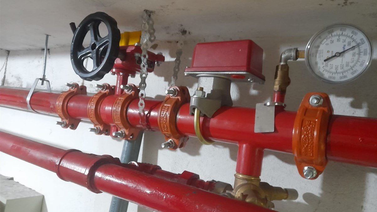 Inspección técnica en sitio y pruebas normativas
